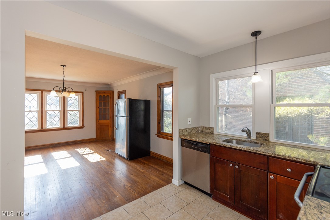 Cleveland, Ohio 44120, United States, 8 Bedrooms Bedrooms, ,3 BathroomsBathrooms,Residential,Contingent,93337