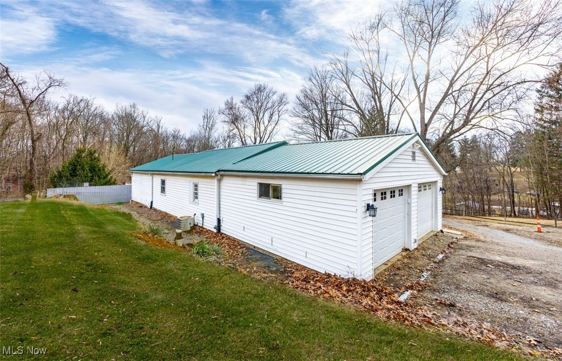 2445 S Pleasant Grove Road, Zanesville, Ohio image 4
