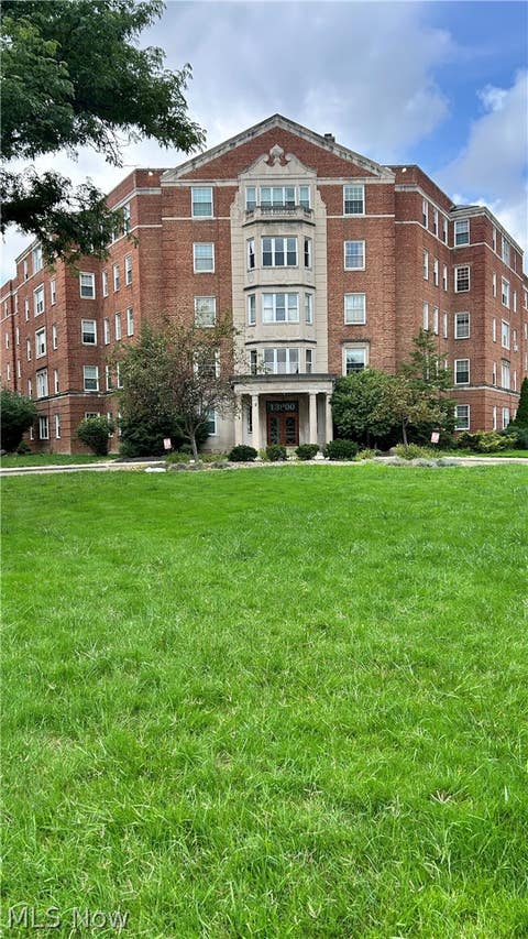 Photo of 13800 Fairhill Road #318, Shaker Heights, OH 44120 (MLS # 5238061)