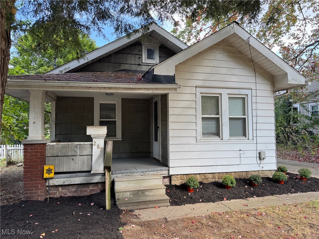 Great starter, investment or just the perfect little house to down-size to all on one floor. This had been a rental property for many years and has been recently refreshed with new interior paint, carpet cleaning, and updates to the bathroom (toilet, vanity, faucet, mirror, lights), new led ceiling fans in bedrooms, new exterior lights and new service door to the block garage with newer door and garage door opener. Fenced back yard and concrete drive. Close to metro parks. Roof less than 15, furnace less 8. Replacement windows throughout. Extra tall basement.