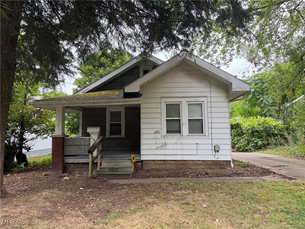 Great starter, investment or just the perfect little house to down-size to all on one floor. This had been a rental property for many years and has been recently refreshed with new interior paint, carpeting, and updates to the bathroom (toilet, vanity, faucet, mirror), new led ceiling fans in bedrooms, new exterior lights and new service door to the block garage with newer door and garage door opener. Fenced back yard and concrete drive. Close to metro parks. Roof less than 15, furnace less 8. Replacement windows throughout. Extra tall basement. There's a need for some exterior painting and the seller is offering $3,000 in concessions to buyer to use how they like to compensate for the needed paint.