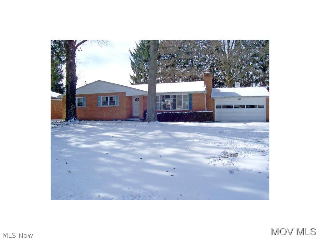 3 bedroom, 2.5 baths on level lot. 3 fireplaces and 2 car garage. Elem: Belpre Elementary School Elem/Bus: N JrHigh: Belpre Middle School JrHigh/Bus: N High: Belpre High School High/Bus: N Fire: CIT Police: CTY ;SQFT=Fin L1:1865, Fin Above:1865, Fin Total:1865, Unfin Bsmt:1500, Unfin Above:1500;GAR= 2 Car Att, Opener(s)