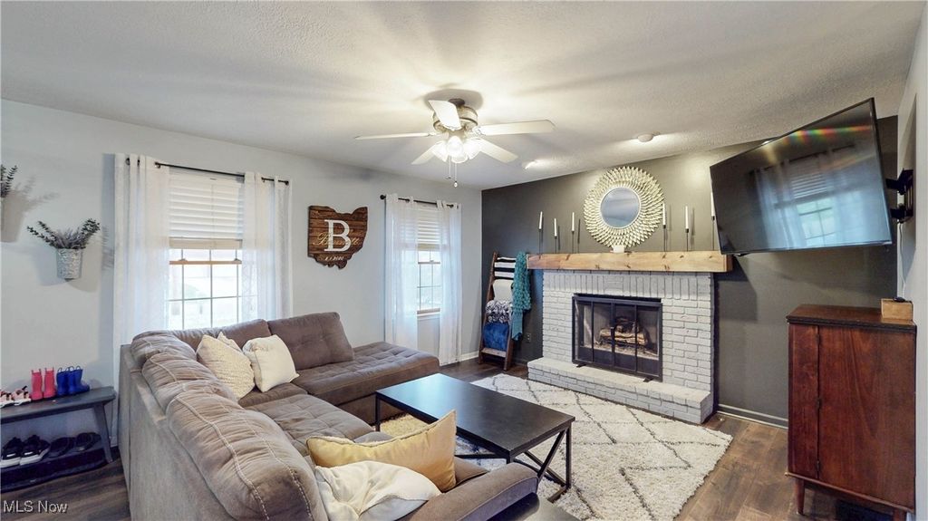 Photo of 4122 Carnegie Avenue NW, Massillon, OH 44646 (MLS # 5179117)