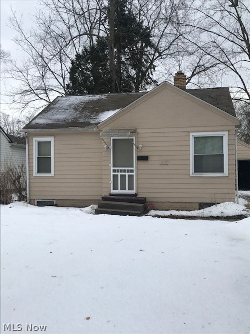 Great investment opportunity. 2 bedroom 1 bathroom ranch.