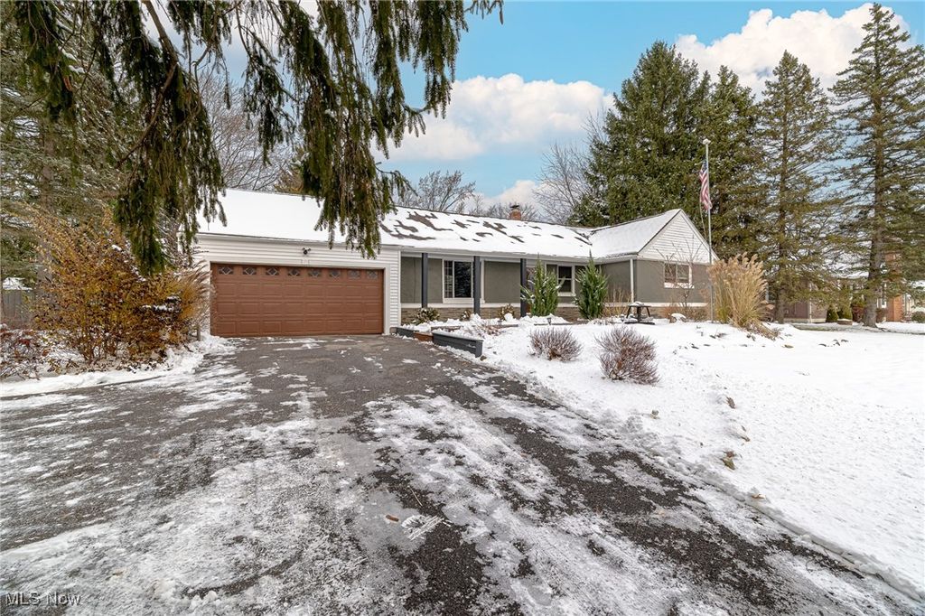 Photo of 3165 E Sprague Road, Seven Hills, OH 44131 (MLS # 5175492)