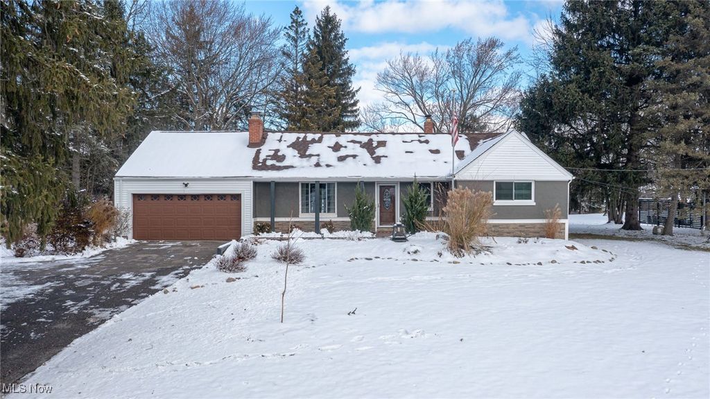Photo of 3165 E Sprague Road, Seven Hills, OH 44131 (MLS # 5175492)