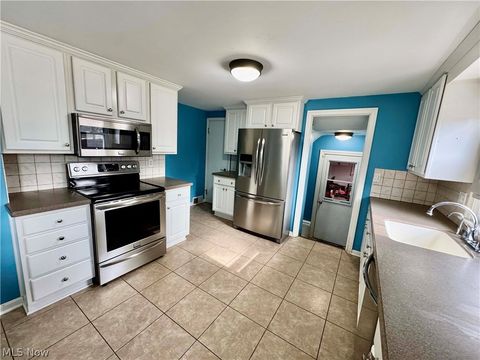 Tiny photo for 1068 Ivy Street NW, North Canton, OH 44720 (MLS # 5188199)