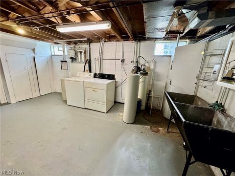 Tiny photo for 1068 Ivy Street NW, North Canton, OH 44720 (MLS # 5188199)