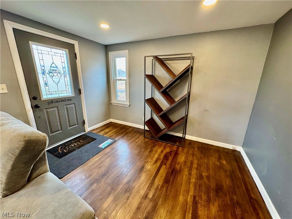 Photo of 1068 Ivy Street NW, North Canton, OH 44720 (MLS # 5188199)