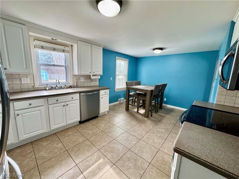 Tiny photo for 1068 Ivy Street NW, North Canton, OH 44720 (MLS # 5188199)