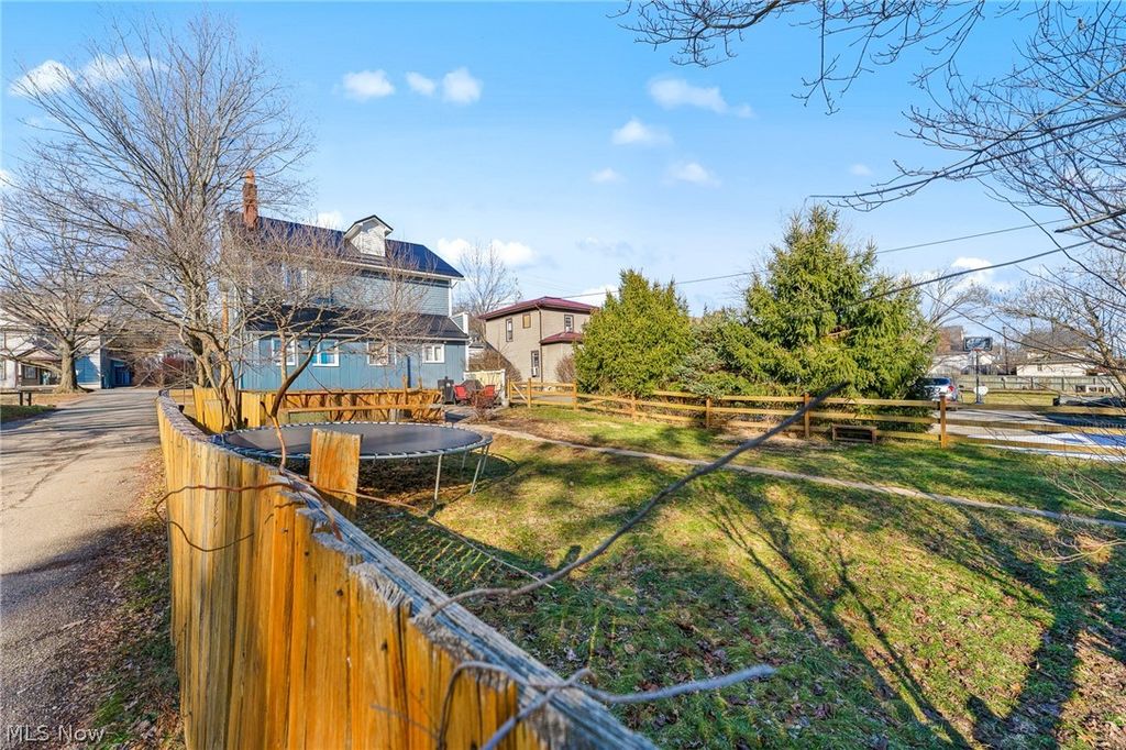 Photo of 604 W Lincoln Way, Lisbon, OH 44432 (MLS # 5189931)