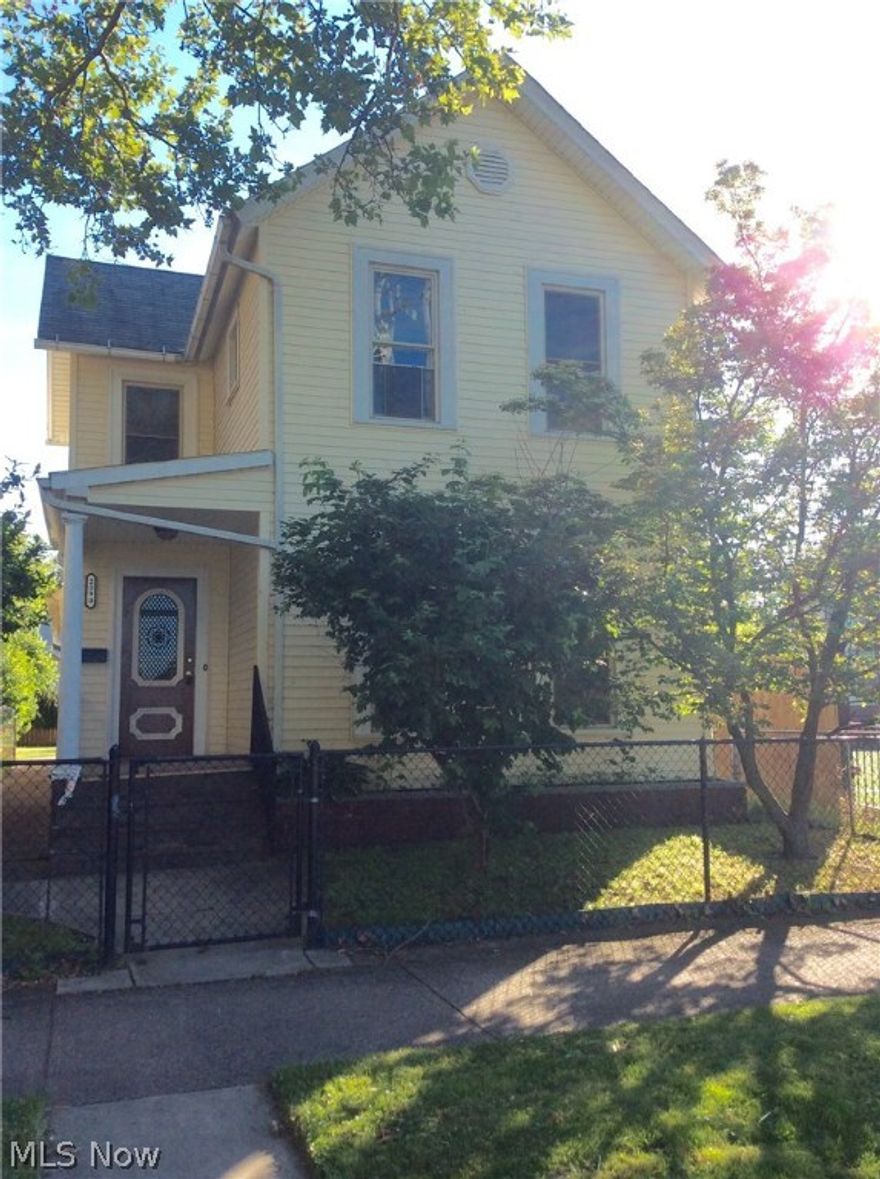 Updated 3 Bedroom, 2 full Bath Victorian Colonial in the heart of Ohio City. 1st floor Bedroom, bathroom and laundry.Cook's kitchen with breakfast bar and stainless steel appliances.  Large Dining and Living Rooms. 2nd floor Master Bedroom with sitting room and bathroom ensuite. 
Walking distance to St. Ignatius, W.25th shops and restaurants and the heart of downtown CLE.