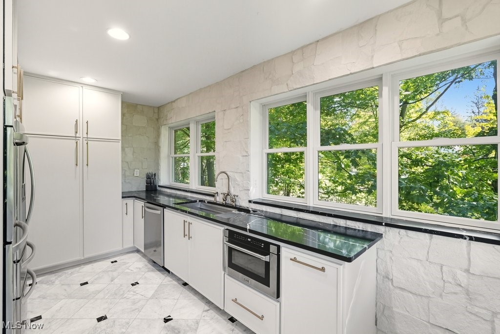 Chagrin Falls, Ohio 44023, United States, 5 Bedrooms Bedrooms, ,5 BathroomsBathrooms,Residential,Contingent,221251