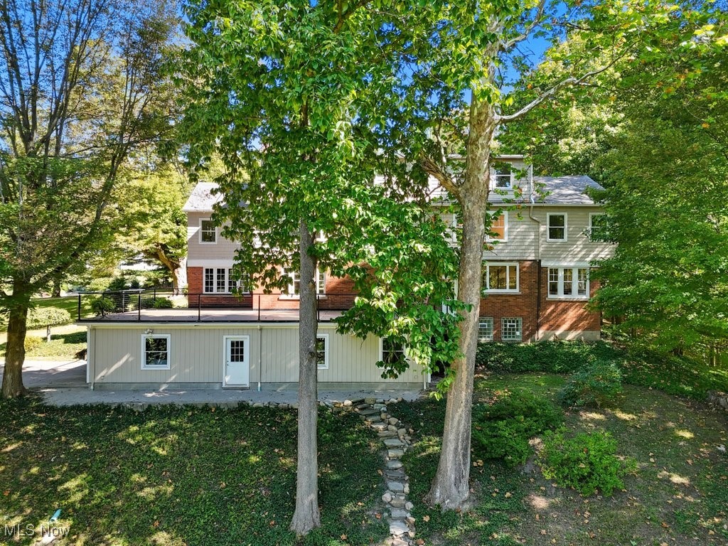 Chagrin Falls, Ohio 44023, United States, 5 Bedrooms Bedrooms, ,5 BathroomsBathrooms,Residential,Contingent,221251