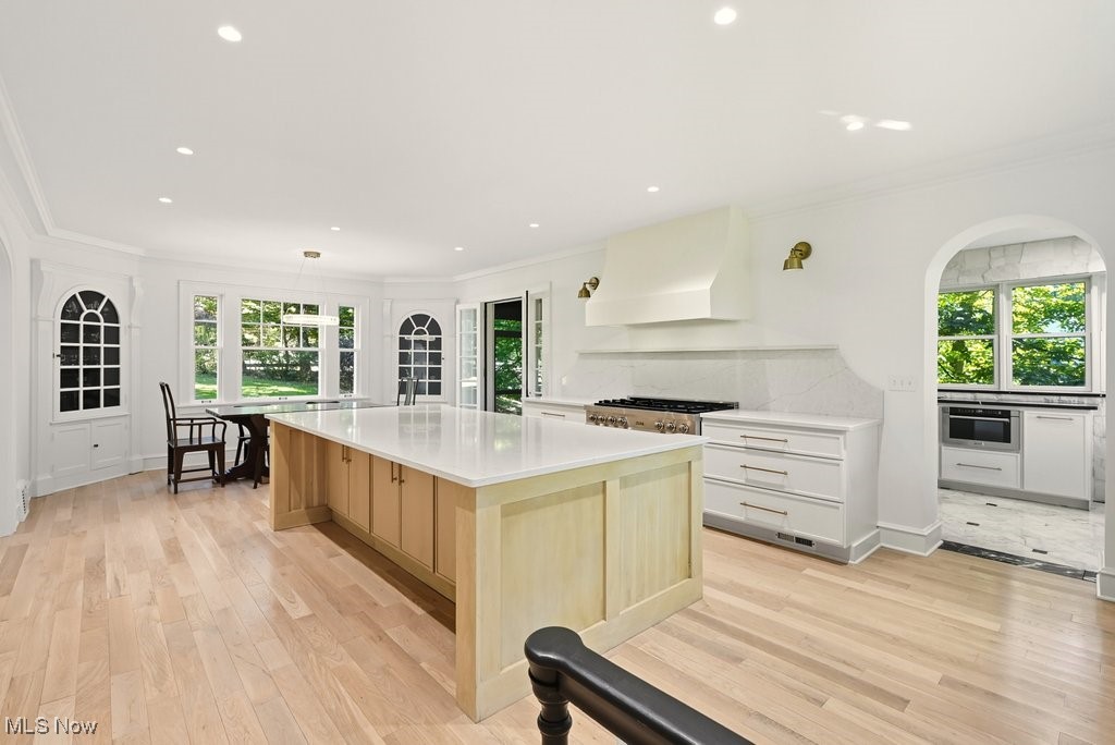 Chagrin Falls, Ohio 44023, United States, 5 Bedrooms Bedrooms, ,5 BathroomsBathrooms,Residential,Contingent,221251