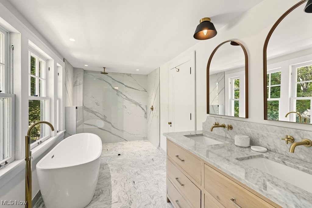 Chagrin Falls, Ohio 44023, United States, 5 Bedrooms Bedrooms, ,5 BathroomsBathrooms,Residential,Contingent,221251