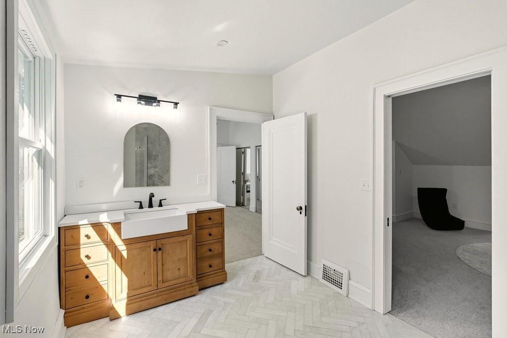 Chagrin Falls, Ohio 44023, United States, 5 Bedrooms Bedrooms, ,5 BathroomsBathrooms,Residential,Contingent,221251