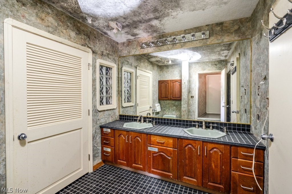 Royalton Sec 18 - Commercial Sale