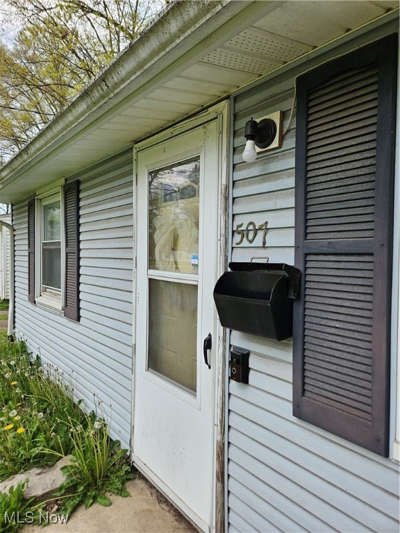 507 Oak Circle, Warren, Ohio image 2