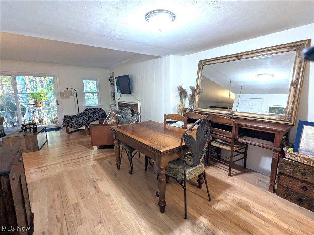 Chagrin Falls, Ohio 44022, United States, 3 Bedrooms Bedrooms, ,3 BathroomsBathrooms,Residential,Active,230399