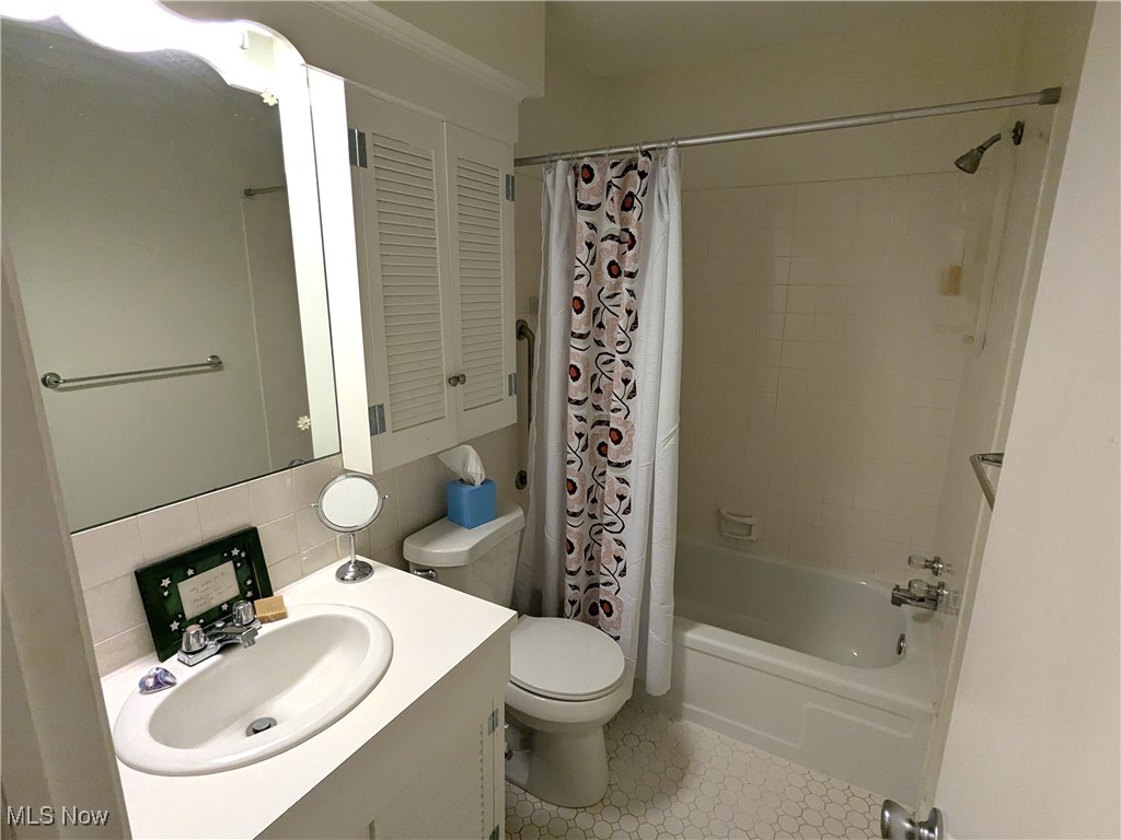 Chagrin Falls, Ohio 44022, United States, 3 Bedrooms Bedrooms, ,3 BathroomsBathrooms,Residential,Active,230399