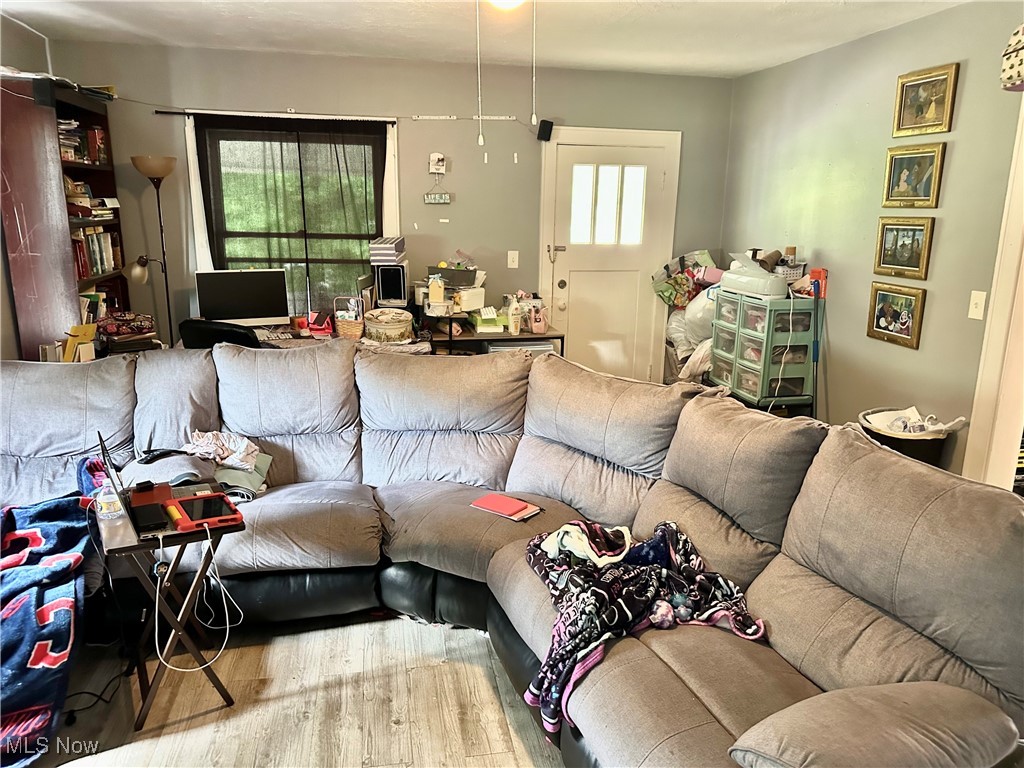 Garrettsville, Ohio 44231, United States, 7 Bedrooms Bedrooms, ,3 BathroomsBathrooms,Residential,Active,157359