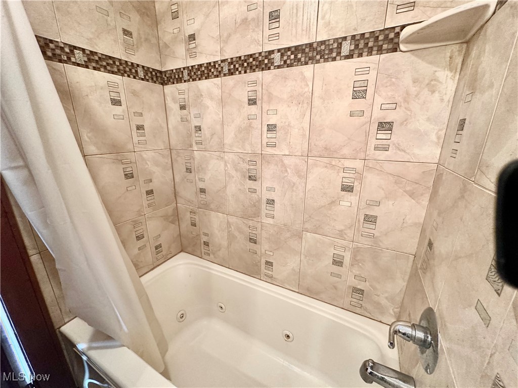 Garrettsville, Ohio 44231, United States, 7 Bedrooms Bedrooms, ,3 BathroomsBathrooms,Residential,Active,157359