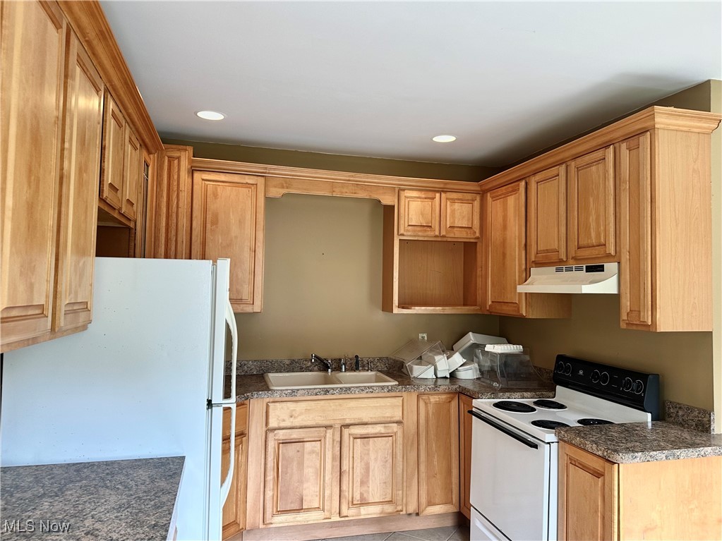 Garrettsville, Ohio 44231, United States, 7 Bedrooms Bedrooms, ,3 BathroomsBathrooms,Residential,Active,157359