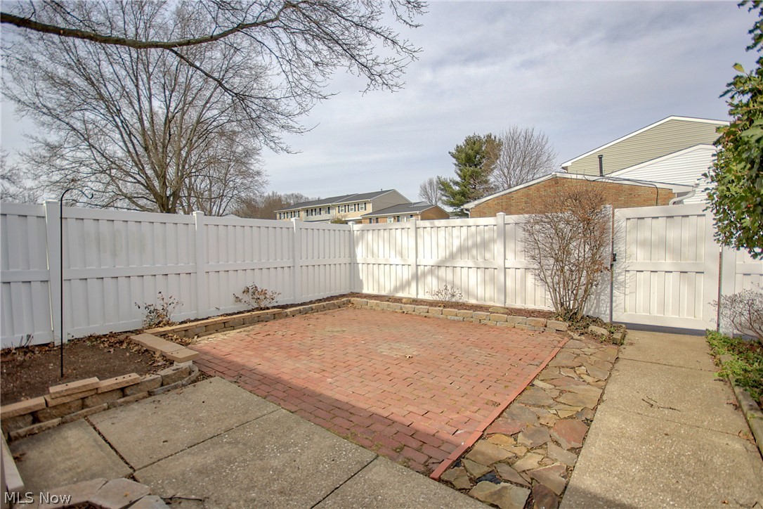 Country Club Twnhs North Condo - Residential