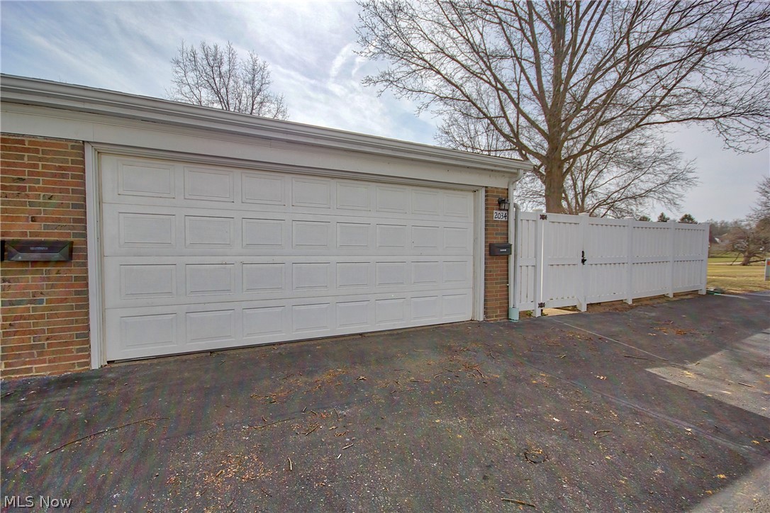 Country Club Twnhs North Condo - Residential