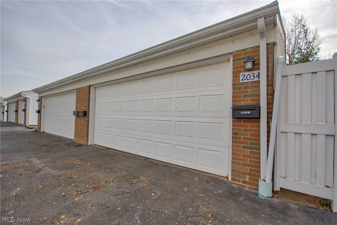 Country Club Twnhs North Condo - Residential