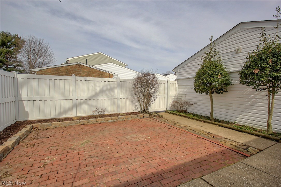 Country Club Twnhs North Condo - Residential