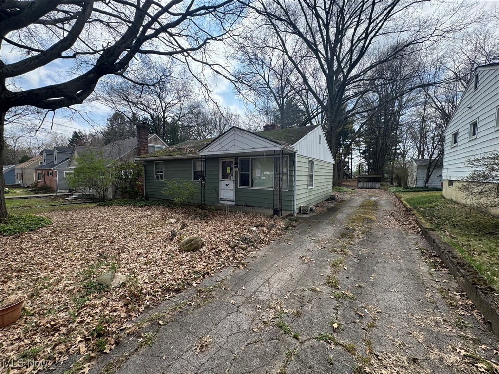 1512 Treasch Drive, Cuyahoga Falls, Ohio image 2