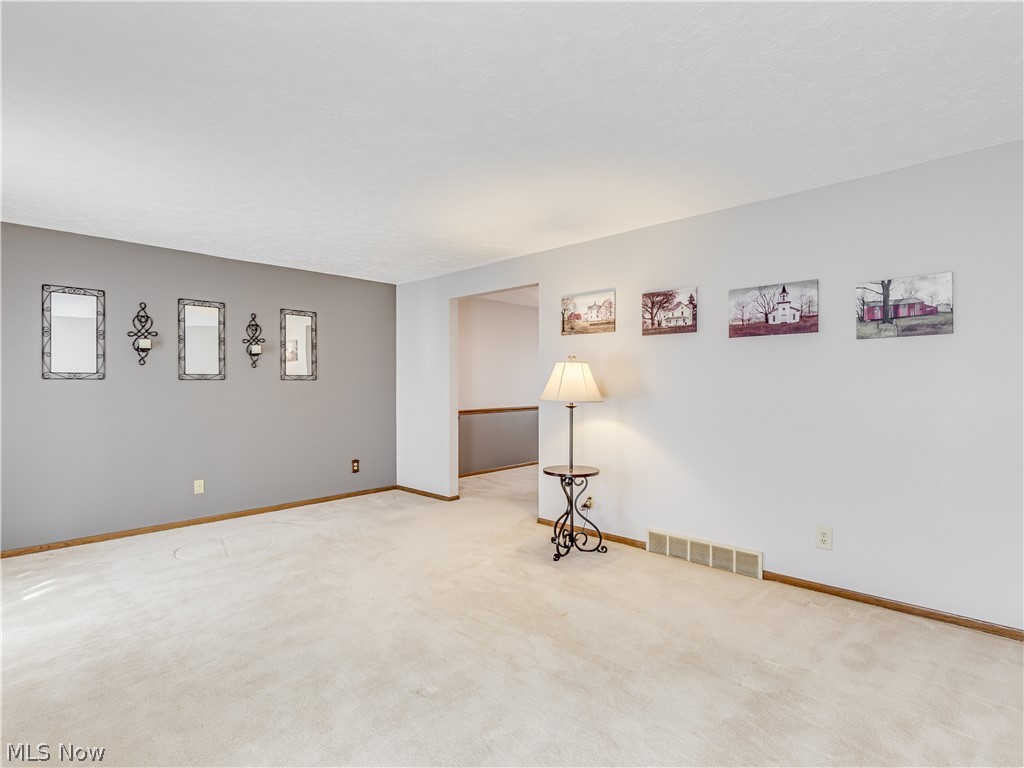 Williamsburg Village Estates - Residential