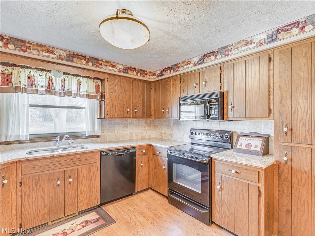 Williamsburg Village Estates - Residential