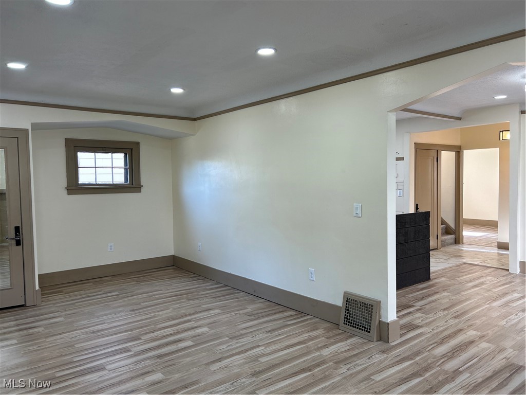 15017 Kingsford Avenue, Cleveland, Ohio image 9