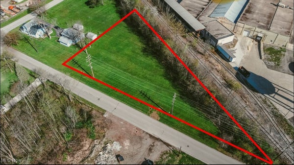 E ERIE STREET, JEFFERSON, OH 44047 - Image a3f8eb3462a32e14cfc5871b6fc3db48/1820280308