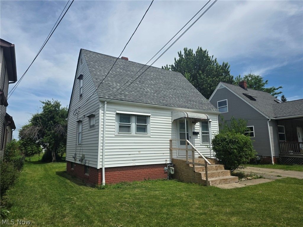 Photo of 1357 E 289th Street, Wickliffe, OH 44092 (MLS # 5217640)