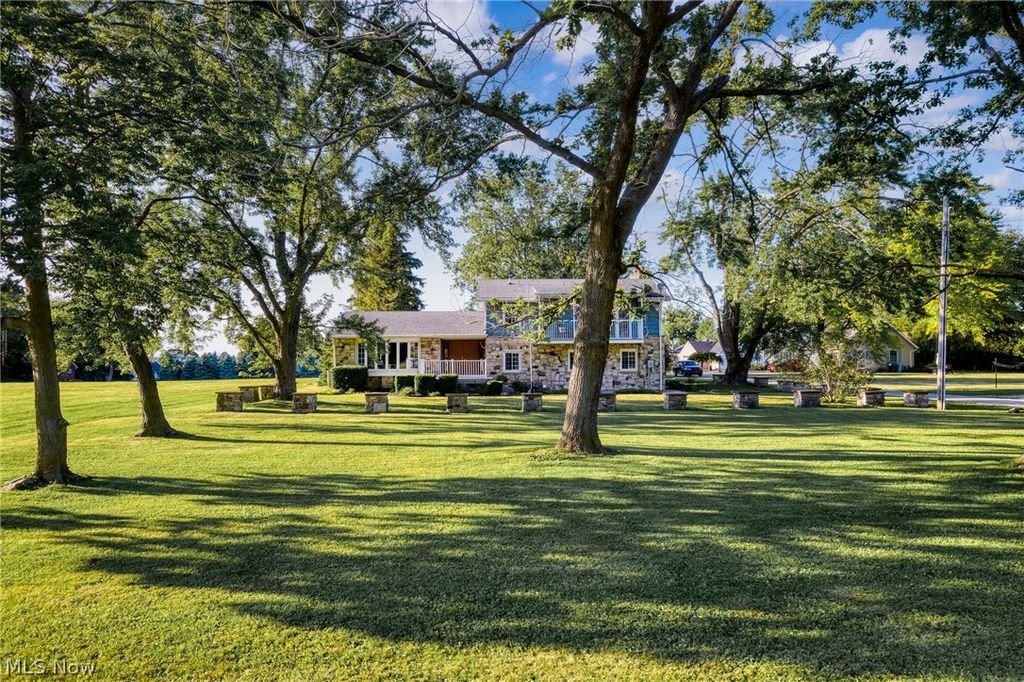 Photo of 482 N Hillcrest Drive, Lakeside Marblehead, OH 43440 (MLS # 5214513)
