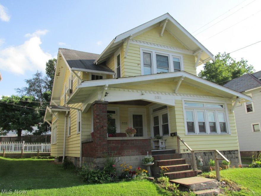 Priced to sell!!!  This 3 bedroom 1600' home close to courthouse on move in condition.  Remodeled home with new paint, carpet, wiring, plumbing, and new windows in most of the home.   The home has a very unique kitchen with breakfast bar and a set of spiral stairs to the second floor.  This home has a large living room with a fireplace.  Full walk out basement w/ garage parking.