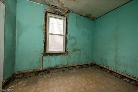 Tiny photo for 1266 E 102nd Street, Cleveland, OH 44108 (MLS # 5220588)