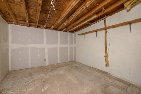 Tiny photo for 1266 E 102nd Street, Cleveland, OH 44108 (MLS # 5220588)