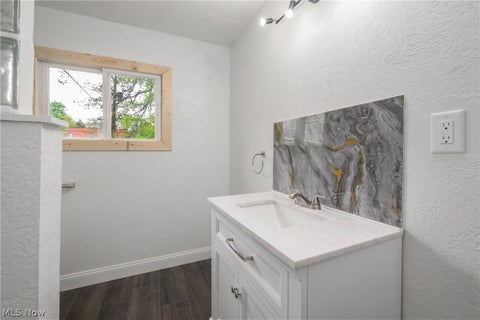 Tiny photo for 1266 E 102nd Street, Cleveland, OH 44108 (MLS # 5220588)