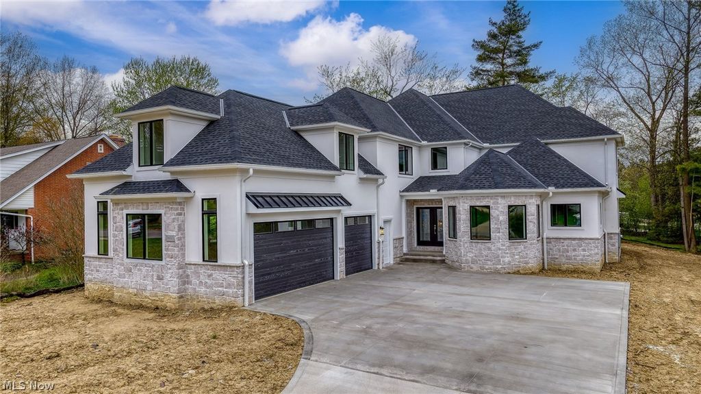 Photo of 26117 N Woodland Road, Beachwood, OH 44122 (MLS # 5169614)