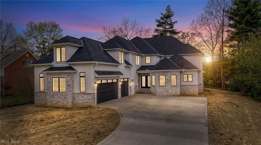 Photo of 26117 N Woodland Road, Beachwood, OH 44122 (MLS # 5169614)