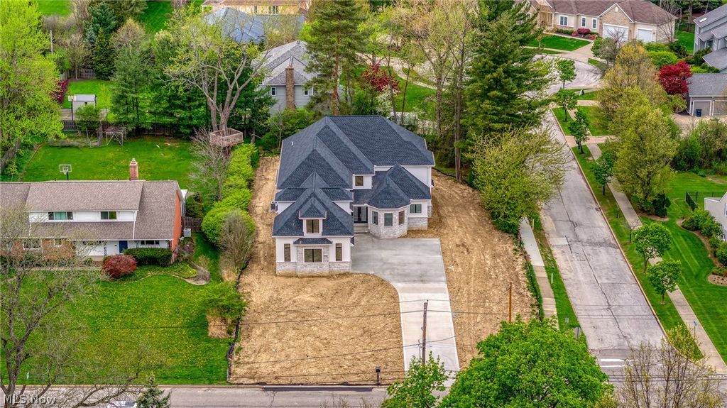 Photo of 26117 N Woodland Road, Beachwood, OH 44122 (MLS # 5169614)