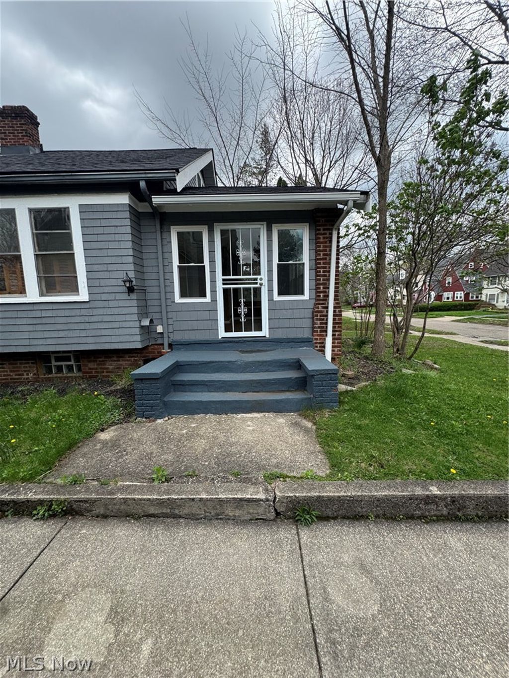 Photo of 3327 Bradford Road, Cleveland Heights, OH 44118 (MLS # 5201529)