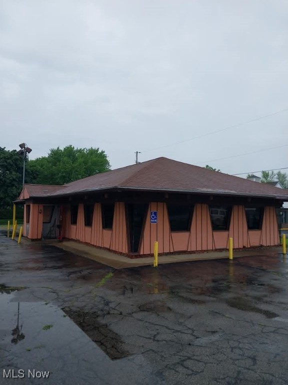 Was an old Pizza Hut, And Adams auto world, retail space and restaurant