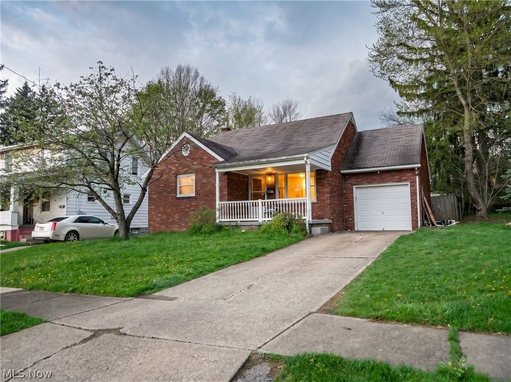 Photo of 50 Glacier Avenue, Youngstown, OH 44509 (MLS # 5202186)