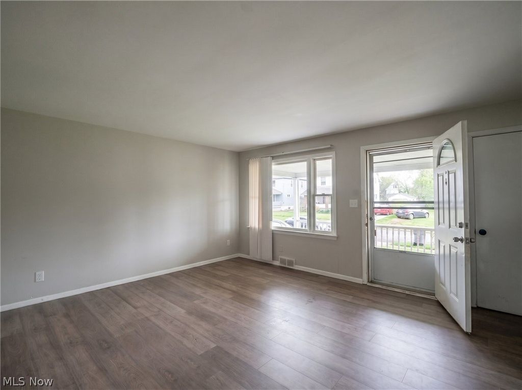 Photo of 50 Glacier Avenue, Youngstown, OH 44509 (MLS # 5202186)